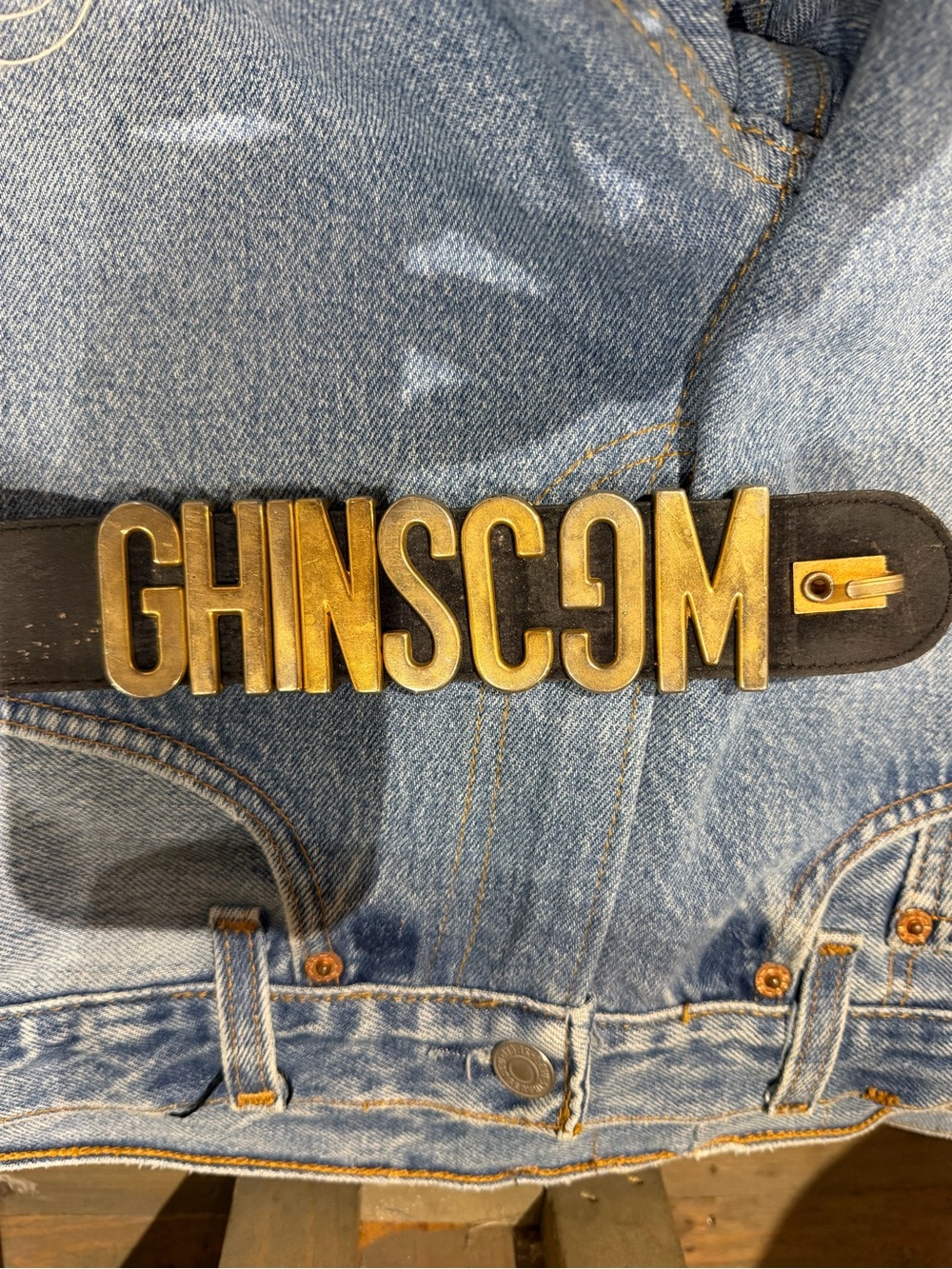 VINTAGE Moschino Black Suede Belt with Large Gold MOSCHINO Letters - Picture 3 of 4